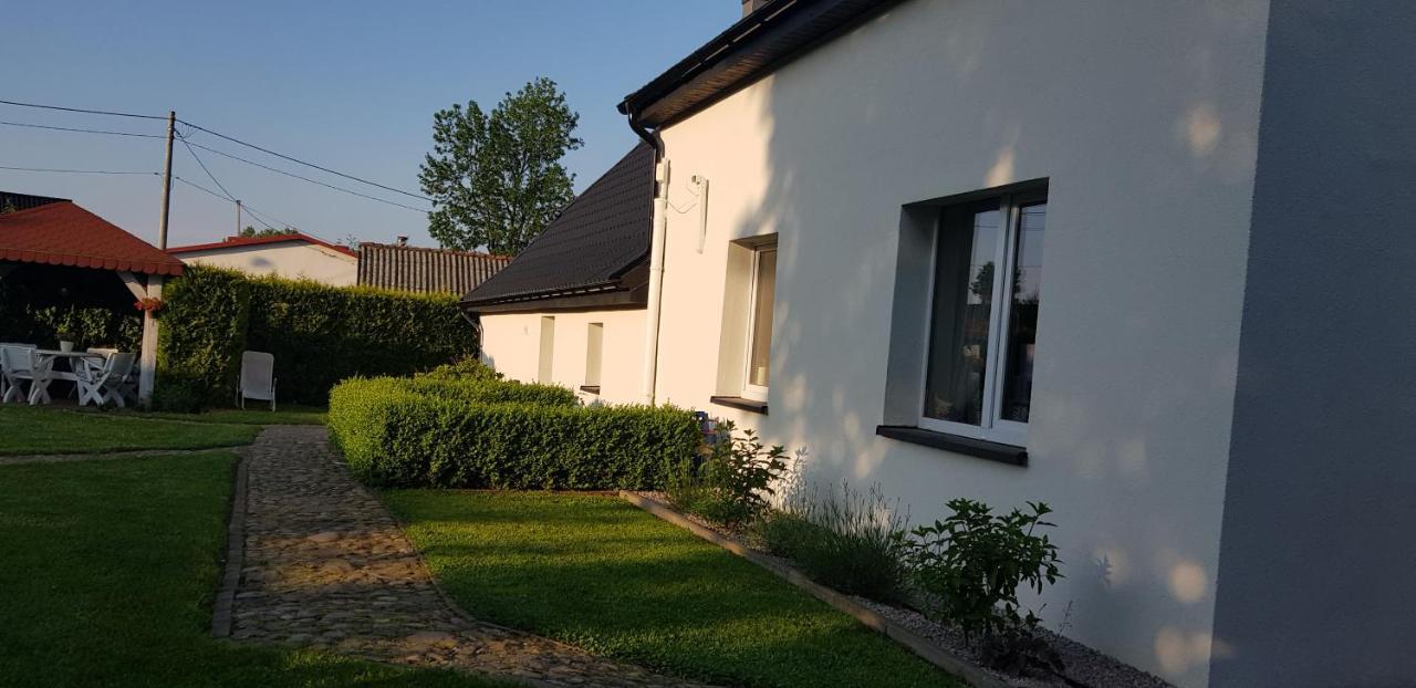 Pokoje Goscinne U Anny Ujście-Darłowskie Exterior foto